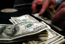 Salida de capitales de Chile se aceleró en el primer trimestre y superó los US$2.500 millones