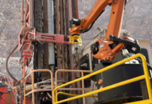 Capstone Copper Mantos Blancos incorpora brazo robótico para aumentar eficiencia de la operación