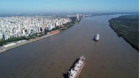 Gobierno argentino llamará a licitación para privatizar hidrovía en concesión por 30 años