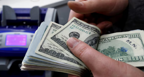 Dólar inicia la semana al alza ante retroceso del cobre