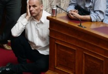 Ministro griego de Finanzas dimite como concesión a los acreedores tras el réferendum griego