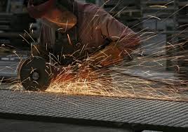 Economía decepciona y en mayo crece a su ritmo más lento en nueve meses