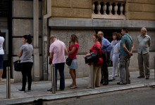 Grecia se prepara para presentar su tercer plan de rescate y quedarse en el euro