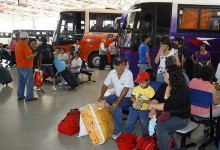 Estiman salida de 380 mil vehículos y 70 mil buses de Santiago durante fin de semana largo