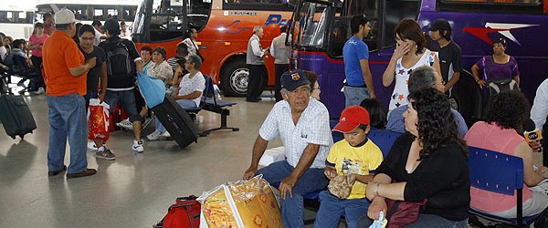Estiman salida de 380 mil vehículos y 70 mil buses de Santiago durante fin de semana largo