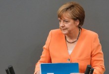 Merkel presenta acuerdo para negociar rescate a Grecia y advierte que sin apoyo habrá caos