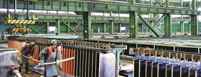 Senadores proponen retrasar norma de emisiones para fundiciones mineras