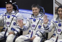 Nave espacial Soyuz llega a la ISS con tres astronautas a bordo