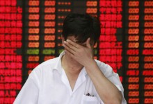 Bolsa china vuelve a caer pese a intervenciones y gobierno dice que investiga presuntas irregularidades