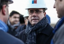 Empresa constructora de puente Cau Cau acusa a Undurraga de violar la ley por millonaria retención
