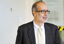 Ministro de Hacienda Rodrigo Valdés: «La crisis que enfrenta Chile no es terminal»