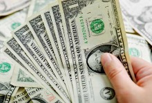 Dólar opera al alza en línea con el avance global de la divisa