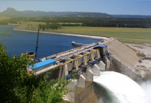 Parque hidroeléctrico opera a full y costos marginales se desploman