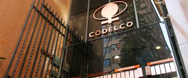 Codelco: brusca baja del cobre y aporte a Fuerzas Armadas ponen en riesgo ganancias de la minera