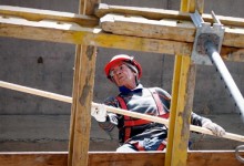 Trabajadores de constructora a cargo de Gimnasio Pacific denuncian despidos y no pago de sueldos