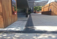 Instalan canales para zonas con limitación de altura en el nuevo acceso al Camp Nou