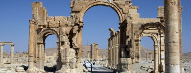 Estado Islámico dinamita el Arco del Triunfo en Palmira