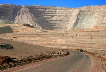 Informe valoriza mina Lomas Bayas, puesta a la venta por Glencore en US$1.505 millones