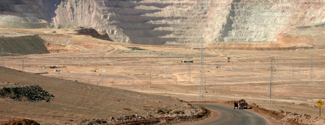 Informe valoriza mina Lomas Bayas, puesta a la venta por Glencore en US$1.505 millones