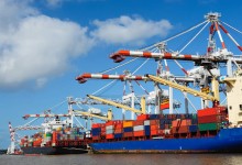 Importaciones chinas se desploman, pero exportaciones moderan caída