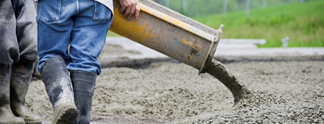 La caída de la obra pública frena el consumo de cemento