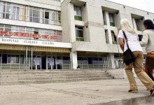 Comunas de la V Región izan banderas negras en protesta por hospitales