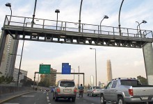 Pórticos de autopistas podrían ser utilizados para multar excesos de velocidad de usuarios