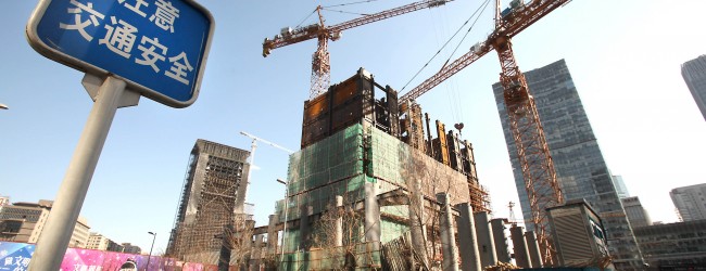 Actividad económica de China revela persistentes presiones a la baja