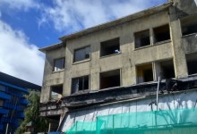 Comienzan trabajos para demoler edificio en ruinas en la Costanera de Puerto Montt
