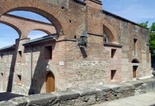 La obra Dos viviendas para dos hermanos en las murallas de Oropesa ganadora del Premio de Arquitectura de Teja 2013/2015