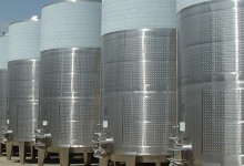 Académicos UC crean tecnología antisísmica para contenedores de líquidos