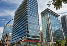 Vacancia de oficinas cae en primer trimestre tras baja en precios de arriendo en zona oriente