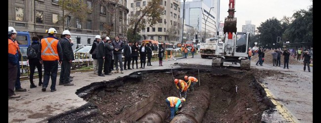 Metro, intendencia y municipio de Providencia evalúan acciones legales contra Aguas Andinas