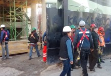 Bomberos rescató a 4 trabajadores tras caída de muro en construcción de Ñuñoa