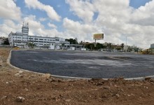 Obras Públicas construye parqueo frente a Unicaribe