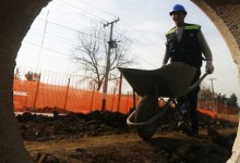 Logran acuerdo con vecinos de villa Lololhue por construcción de plaza que debía iniciar en 2002