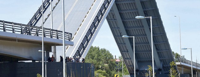 Fiscalía ordena al MOP no intervenir el puente Cau Cau por seis meses