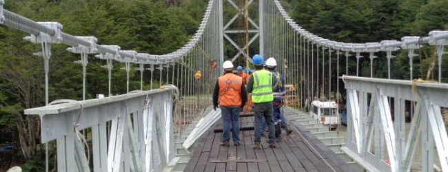 Construcción de Pasarela Río Exploradores abrirá nueva ruta y ya cuenta con 82% de avance