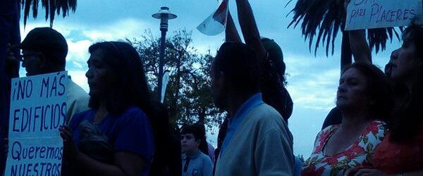 Vecinos de Cerro Los Placeres de Valparaíso protestaron contra futura construcción de edificio