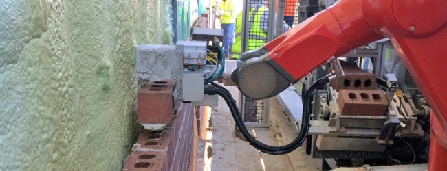 SAM, el robot que pone ladrillos seis veces más rápido que un albañil