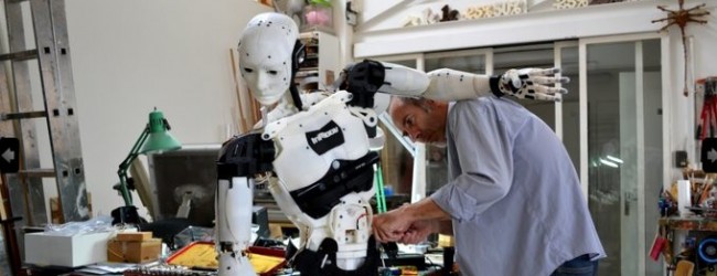 Un diseñador francés idea y construye su propio robot humanoide