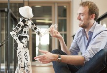 Llega a Chile ‘Poppy’: el primer robot humanoide que puede ser armado de forma casera