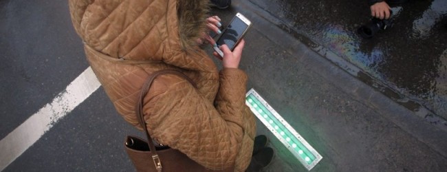 Primeros “semáforos de suelo” en Chile son instalados en Concepción