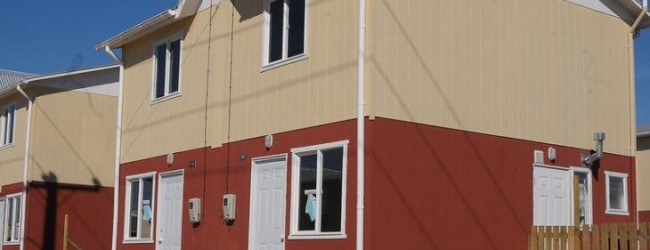 Un centenar de familias reciben subsidios para reparar y mejorar viviendas en Los Ángeles