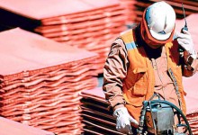 Tensión internacional impulsa al cobre, que sube 25% en el año