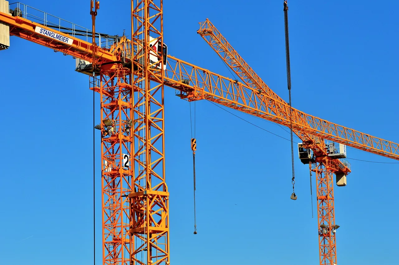 La construcción es el sector donde más horas se trabaja