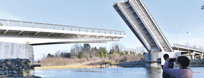 Puente Cau Cau: Fiscalía cita a ministro Undurraga como imputado