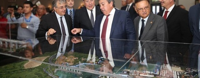 La compañía española ACS competirá por hacerse con el contrato de construcción del cuarto puente del Canal de Panamá