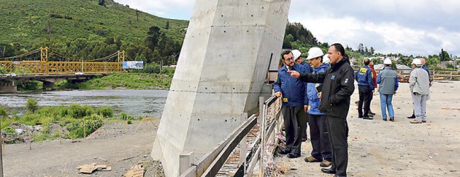 Indagan fraude en construcción de puente en Temuco