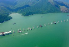 La tortuosa construcción del puente más largo del mundo sobre el mar